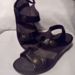 Womens "Aravon" sandels